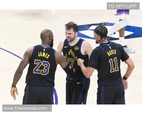 湖人对决雄鹿首发阵容分析及比赛前瞻探讨 湖人对决雄鹿首发阵容分析及比赛前瞻探讨