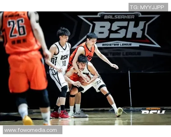 骑士白色球衣对决热火展现激情与荣耀的篮球盛宴 骑士白色球衣对决热火展现激情与荣耀的篮球盛宴