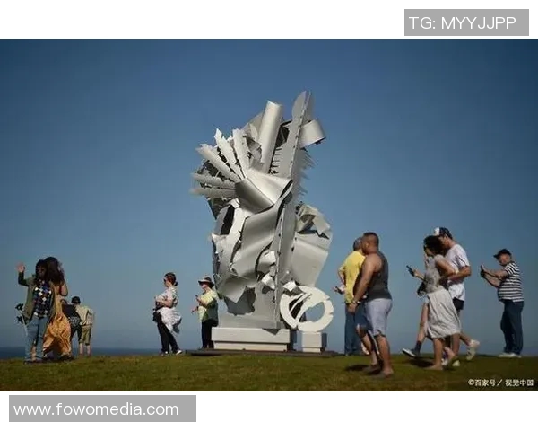 马丁内斯在足球界的崛起与成就探讨及其对未来的影响分析