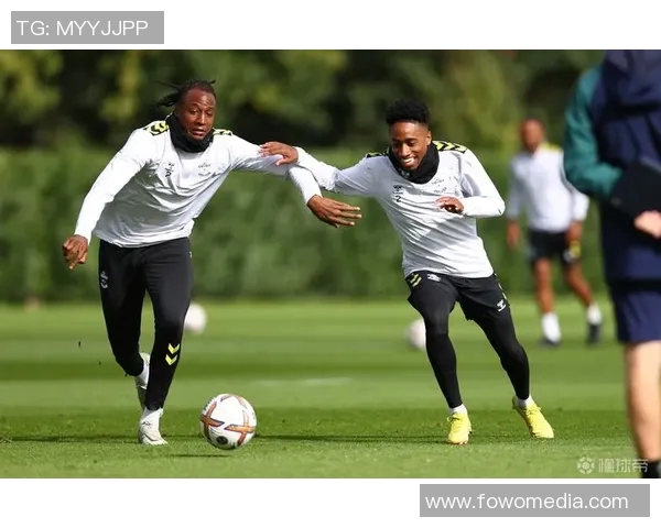 曼彻斯特联队与皇家马德里激战正酣谁将赢得这场巅峰对决 曼彻斯特联队与皇家马德里激战正酣谁将赢得这场巅峰对决